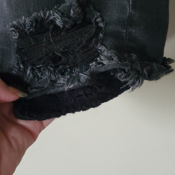 Distressed jean shorts - Picture 2 of 4